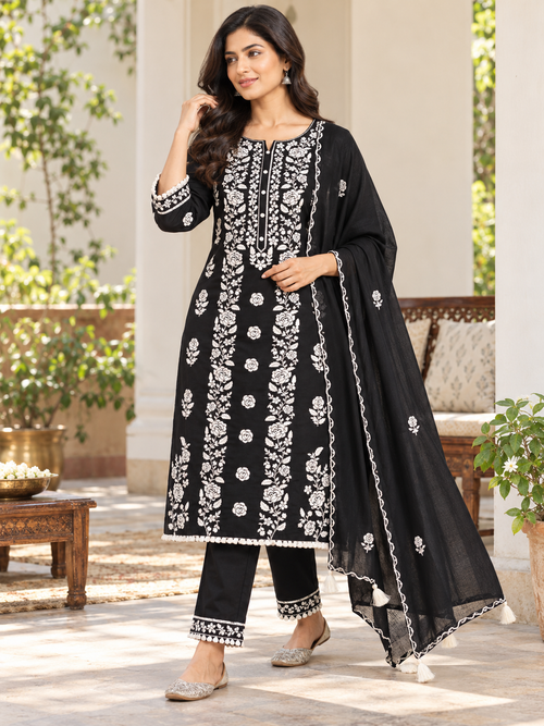BLACK KURTA SET FOR FESTIVE SEASON